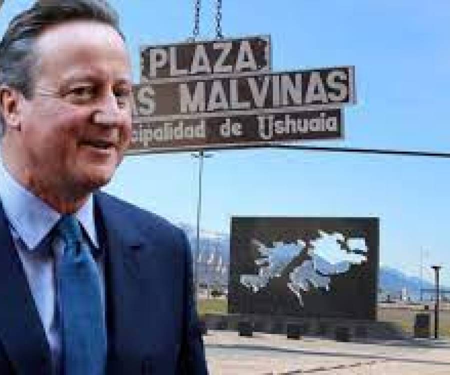 El Canciller británico James Cameron viajó a Malvinas 