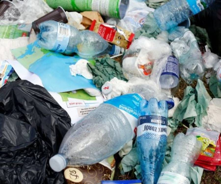 La UE aprueba una ley provisional para reducir los residuos de envases de plástico