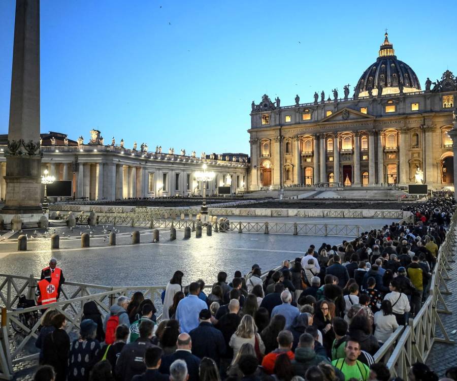 Más de 100.000 personas ya despidieron al papa Francisco