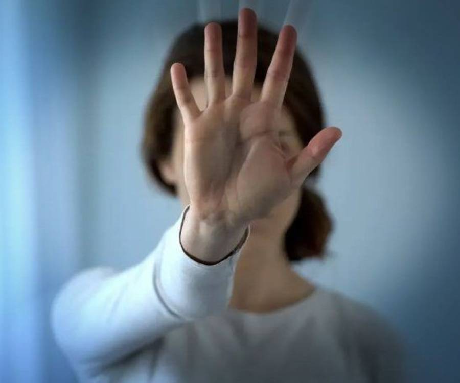 El Gobierno eliminó otro dos programas que asistían a mujeres víctimas de violencia de género