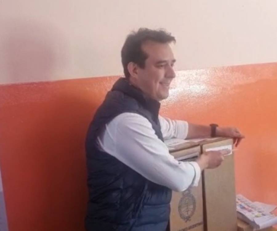 Monguillot votó en Villa Cubas: “Es una gran fiesta para Catamarca”