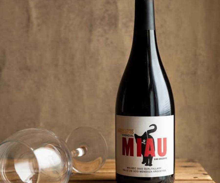 VINOS Y MAS: Miau Esencial Malbec 2022 by 4 Gatos Locos - Organico