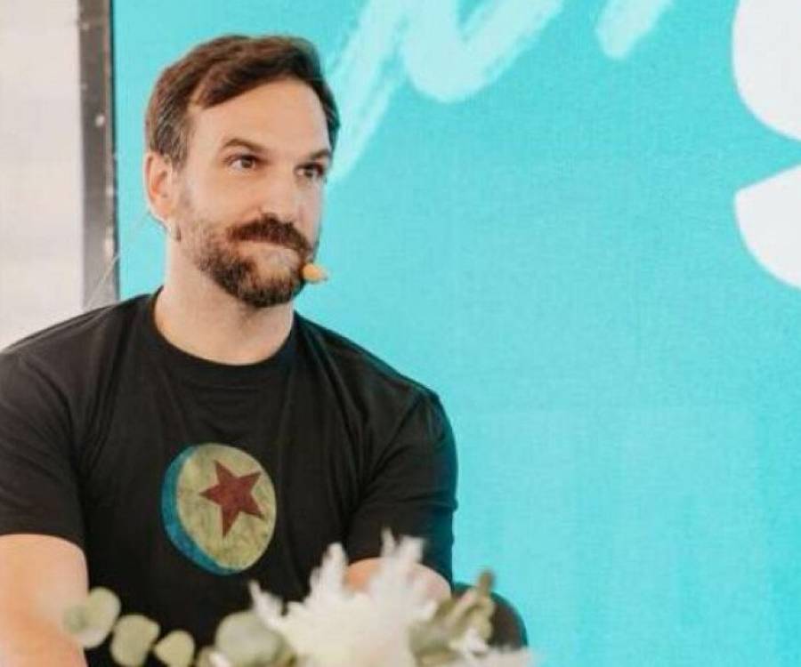 Gastón Ugarte, el único argentino en Pixar: cómo pasó de dibujar en Tucumán a dirigir arte en Hollywood (Toy Story, Coco, Intensamente, Hoppers)