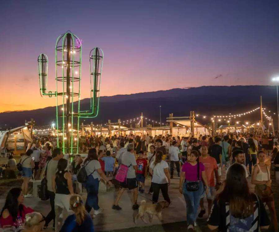 Navidad en Catamarca: Convocan a expositores para la Feria del Patio de las Provincias del Predio Ferial