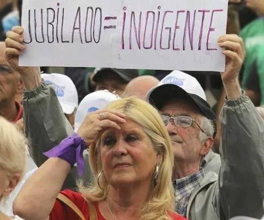 Jubilados y organizaciones sociales se movilizan al Congreso en otro miércoles de protestas