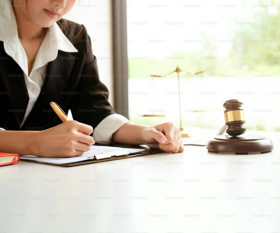 Abogada por fuera de la ley