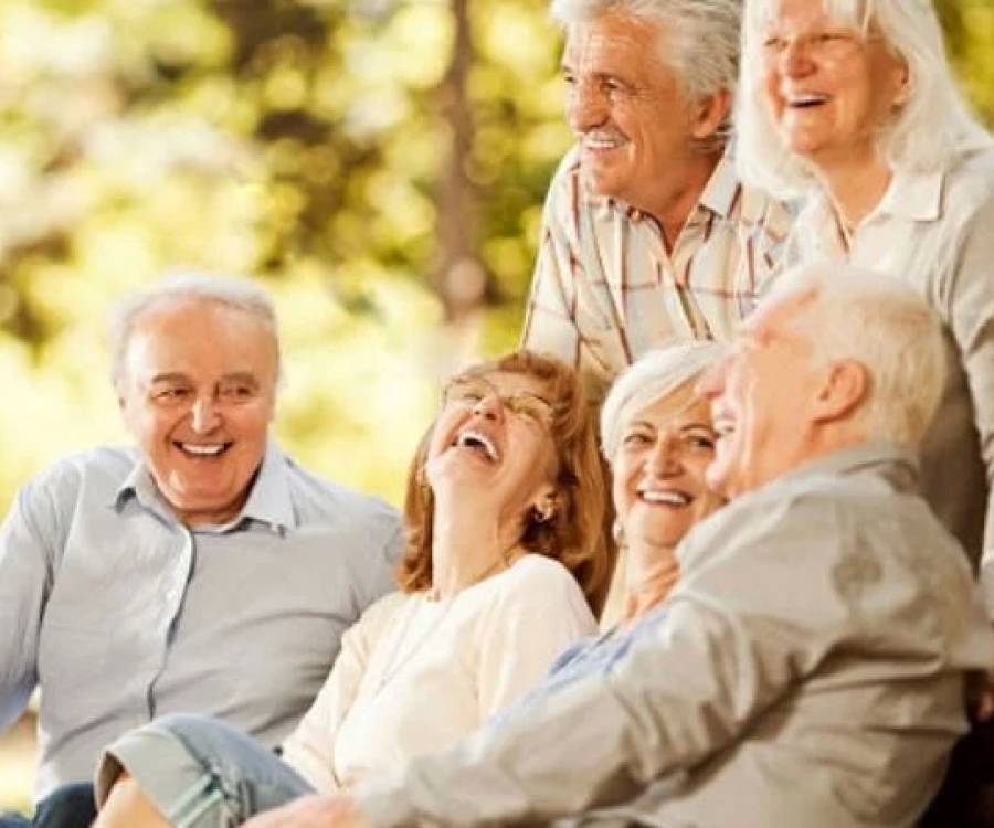 Un estudio afirma que mientras más viejos nos ponemos, más felices somos