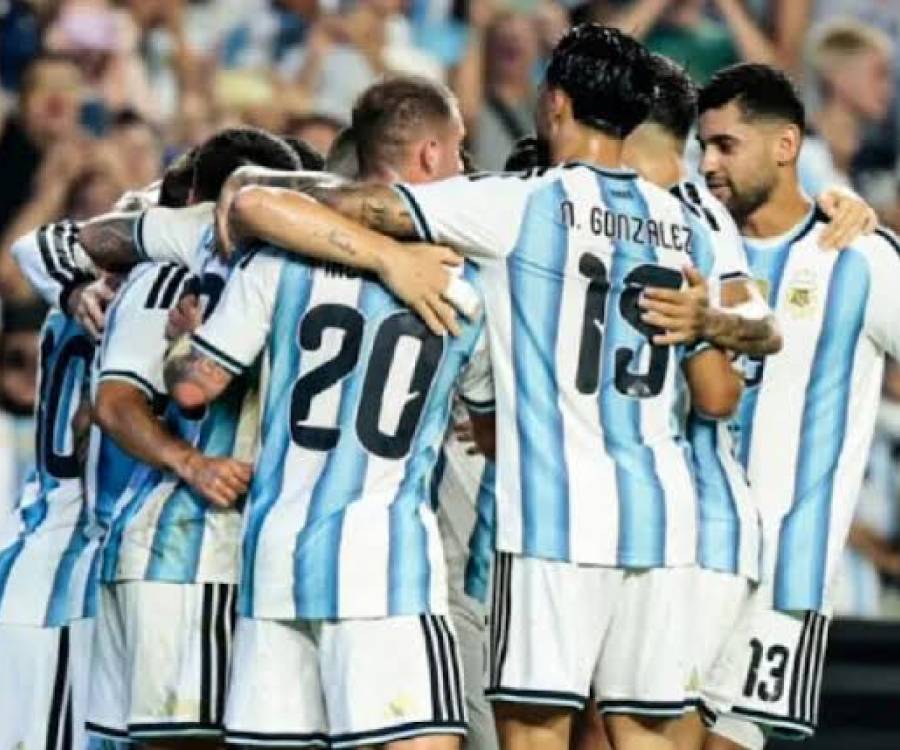 Argentina comienza la defensa del título mundial ante Argelia