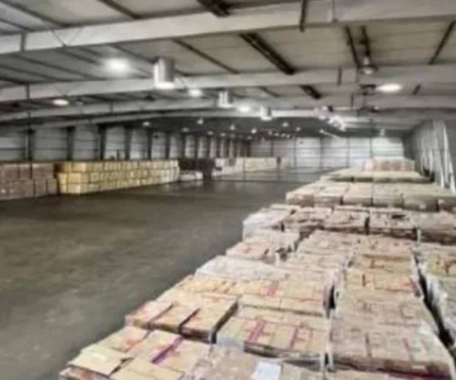 Ordenan allanar los galpones donde Capital Humano guarda los alimentos
