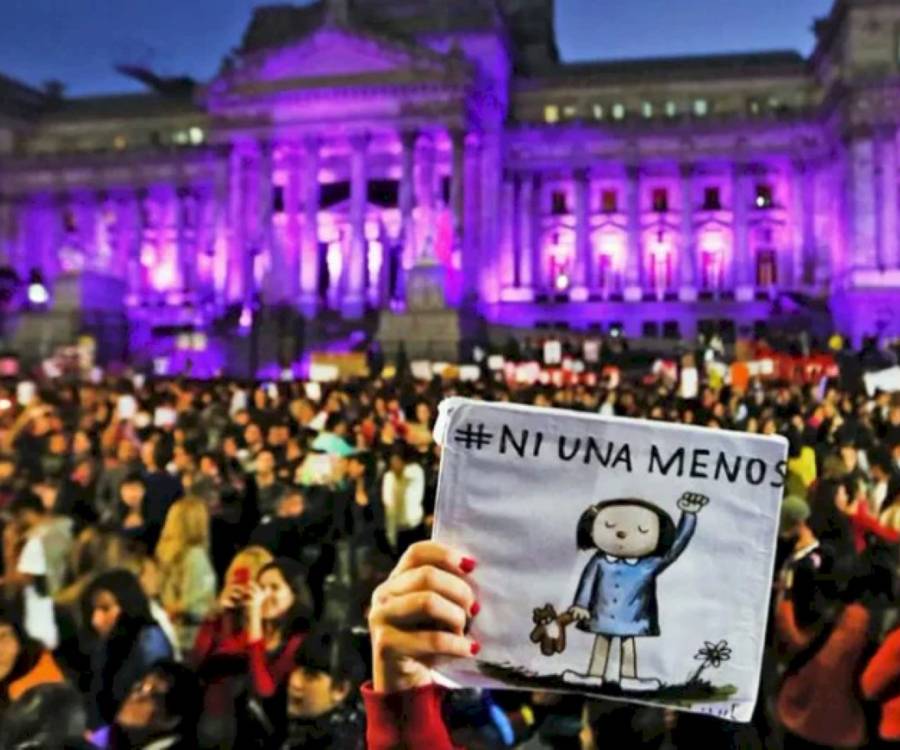 Marcha de NI UNA MENOS a 9 años 