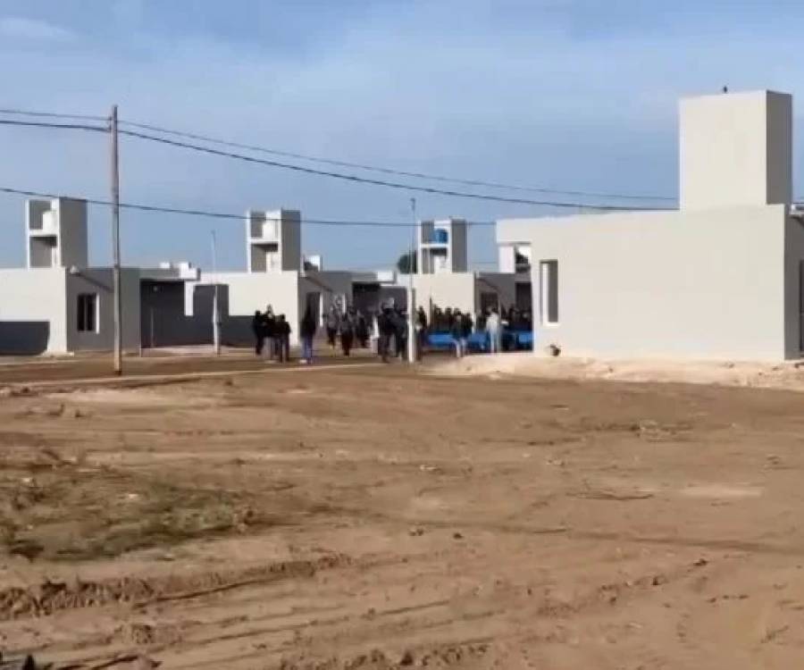 Más viviendas en el interior: 27 familias de Chumbicha ya tienen su casa propia