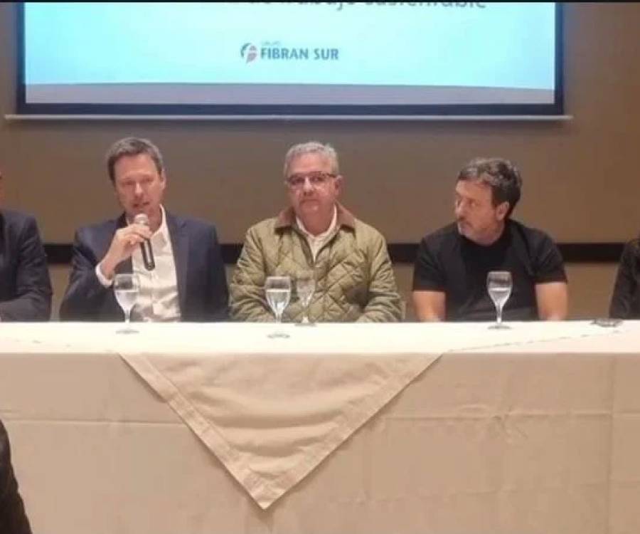 Raúl Jalil estuvo presente en el lanzamiento de 