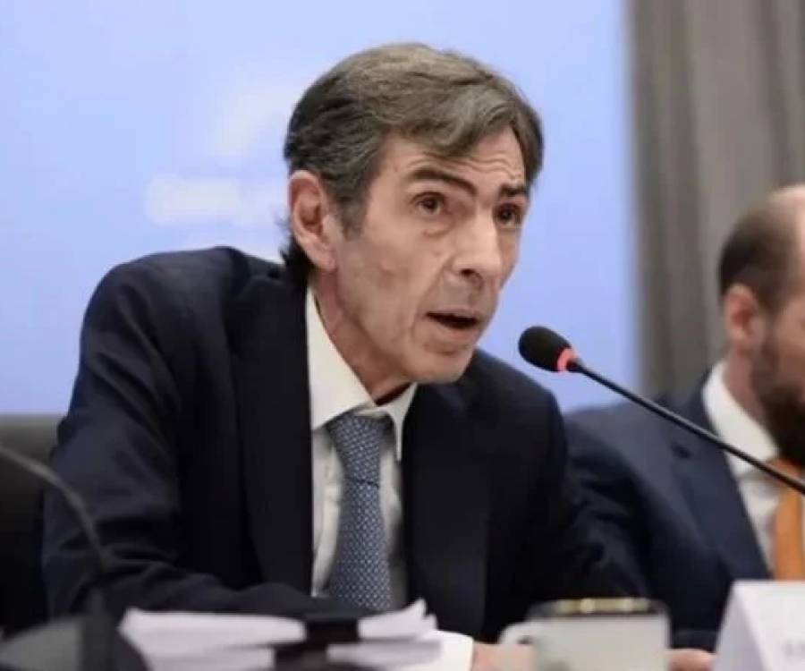 El secretario de Energía dijo que usar el lavarropa a la noche es más barato y lo corrigieron al aire: 