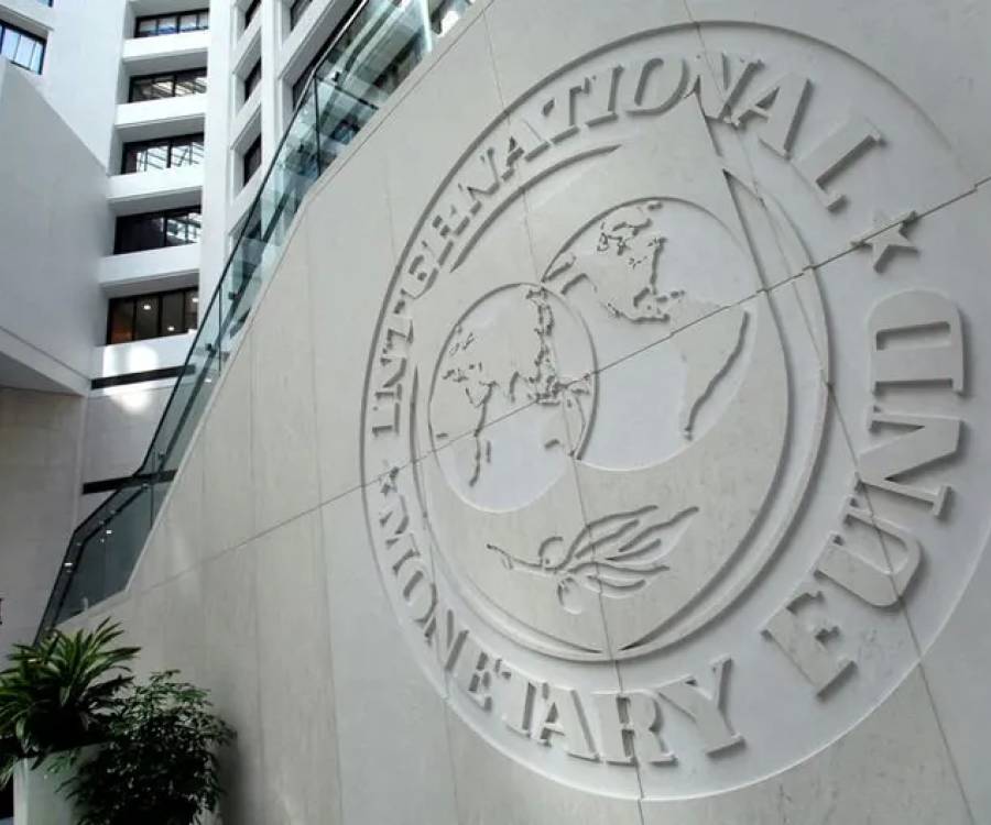 El FMI estimó que la economía argentina caerá 3,5% y la inflación llegará al 140% este año