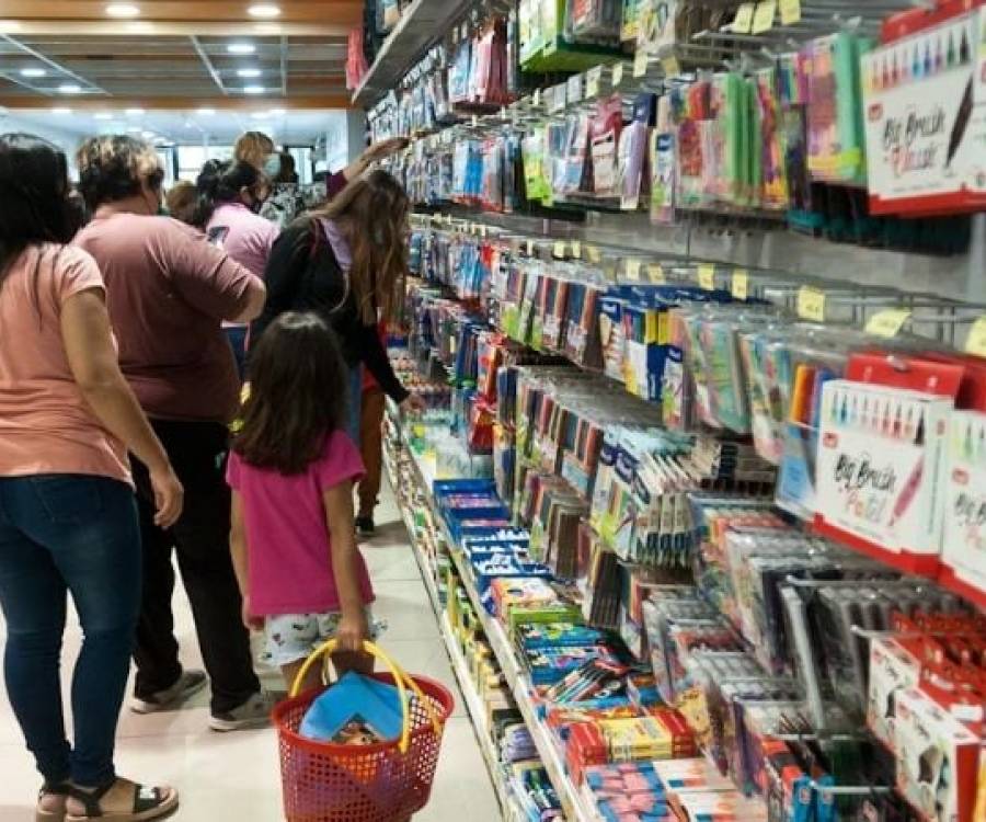 Desde hoy, descuentos del 50% para la compra de útiles y uniformes