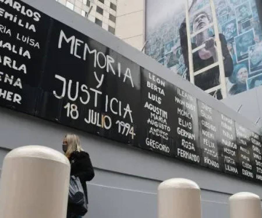 Gobernadores de distintas fuerzas se reúnen en la AMIA para renovar el compromiso en la búsqueda de justicia