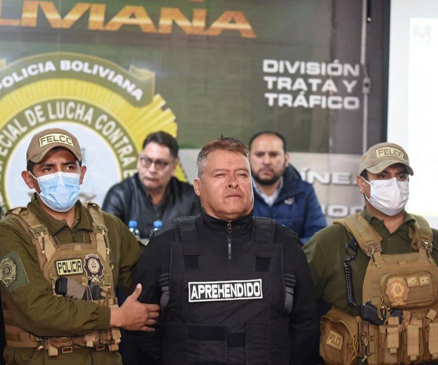 Detuvieron a los ex jefes del Ejército y la Armada tras el frustrado intento de golpe