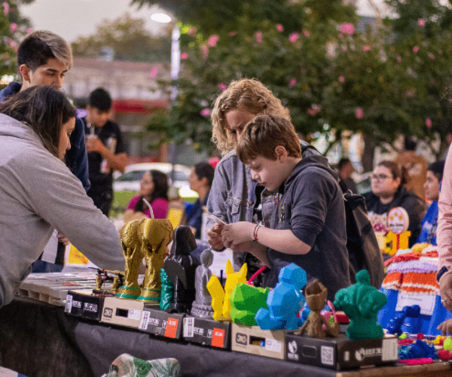 Nueva edición de la Feria emprender en Plaza La Alameda
