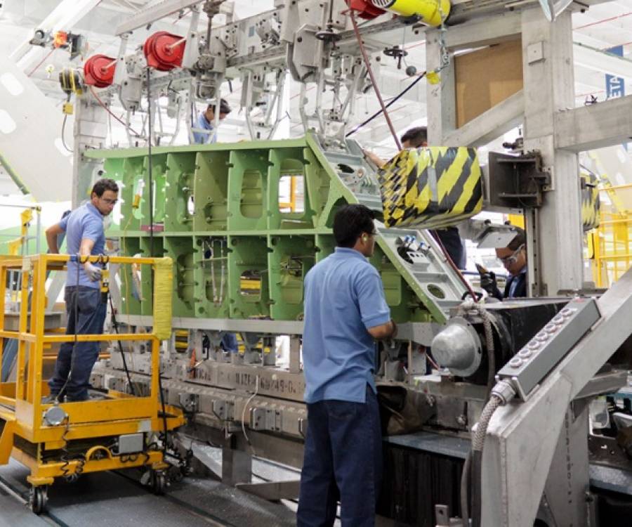 La industria cayó 14,8% en mayo y la construcción se desplomó 32,6%