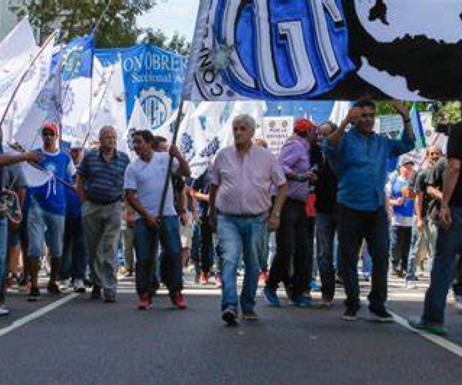 La CGT se reunió con el Gobierno y pidió que se retire la reforma laboral del DNU