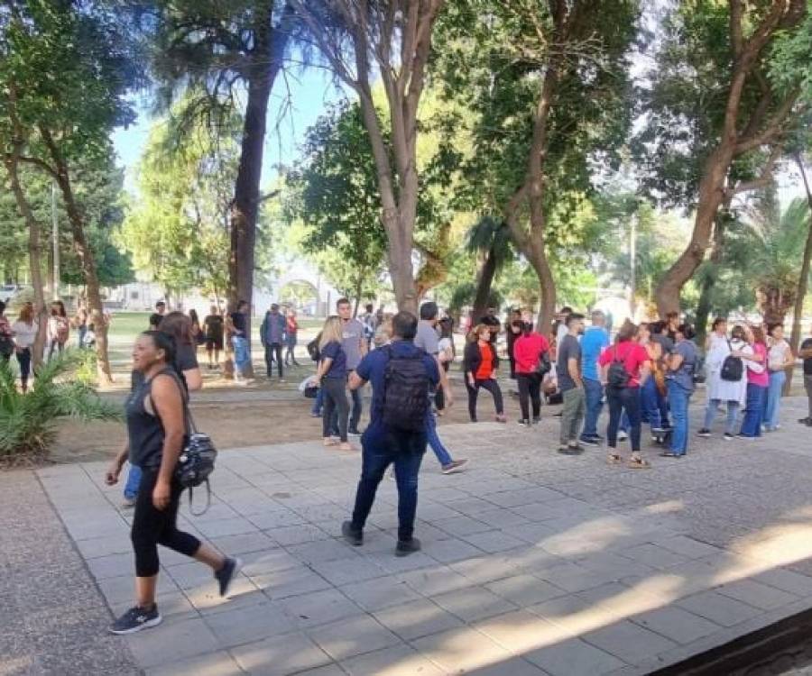 Sin previo aviso, la reunión entre el Ejecutivo y gremios docentes se trasladó a Casa de Gobierno