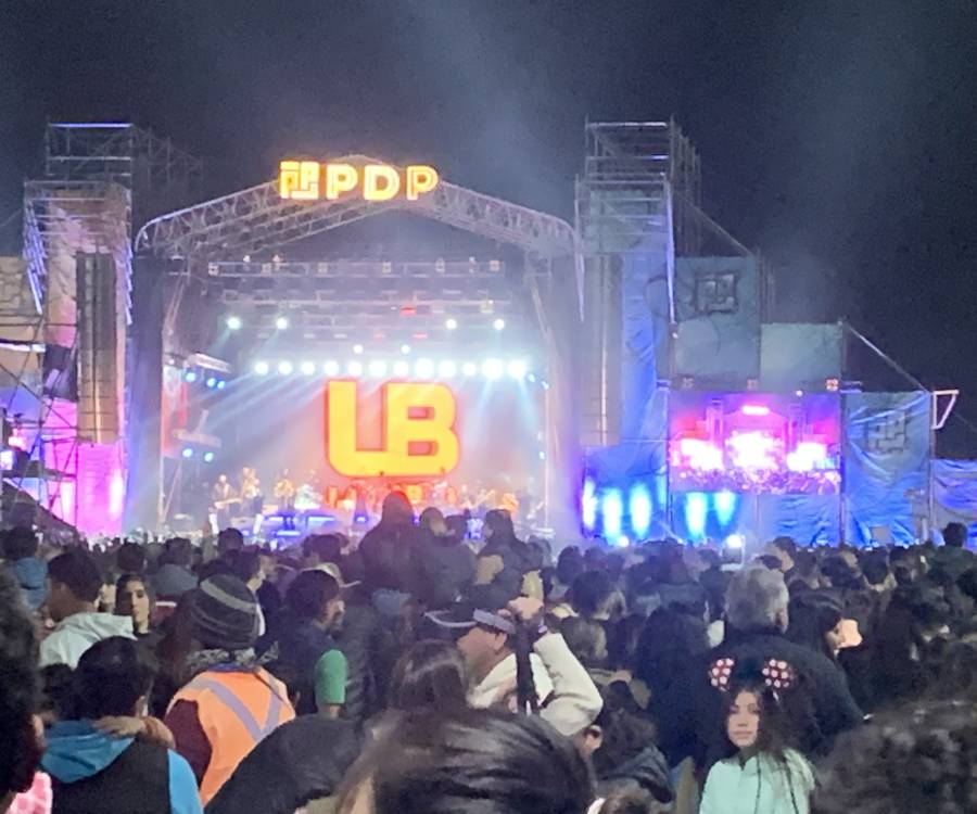Espectacular show de La Barra en el patio de las provincias!