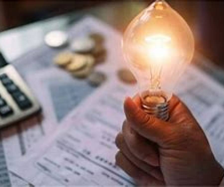 Casi 2 millones de usuarios deben completar un trámite para no perder el subsidio a la luz y el gas