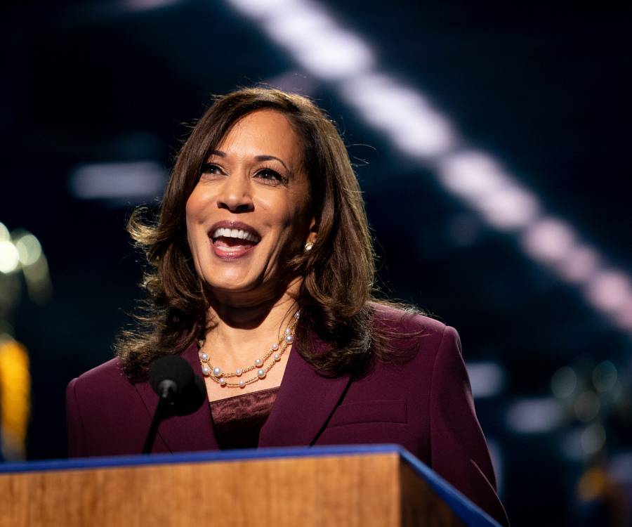 Quién es Kamala Harris, la favorita para reemplazar a Biden en la carrera presidencial