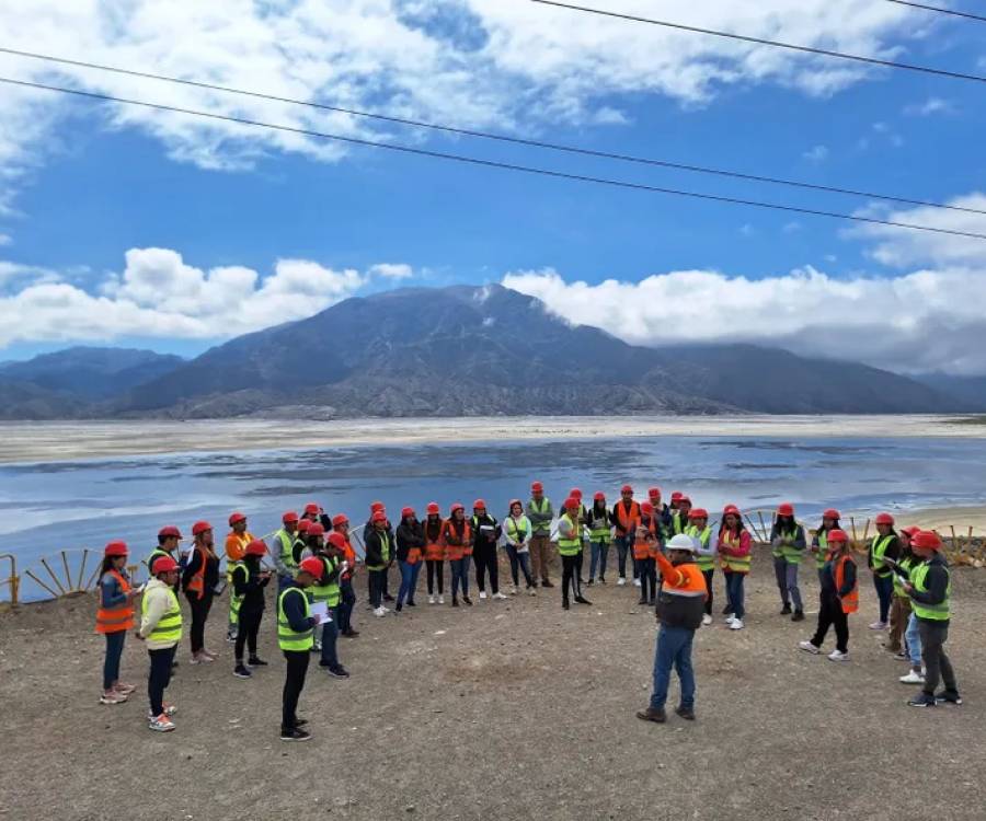 Docentes insisten en que no cierren carreras mineras en Belén y Hualfín