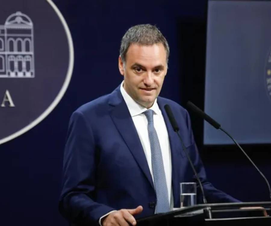 El Gobierno busca arancelar la educación y la salud para extranjeros