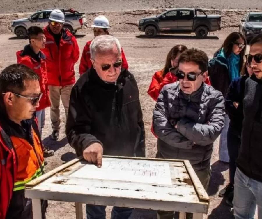 Dusso recorrió el proyecto de litio Tres Quebradas junto al gobernador de Atacama