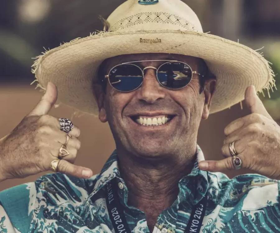 Fundó Reef, logró que el surf se convierta en deporte olímpico y ahora planea una 