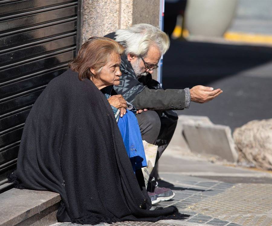 Un hogar necesitó en febrero más de 3 salarios mínimos para no caer en la pobreza
