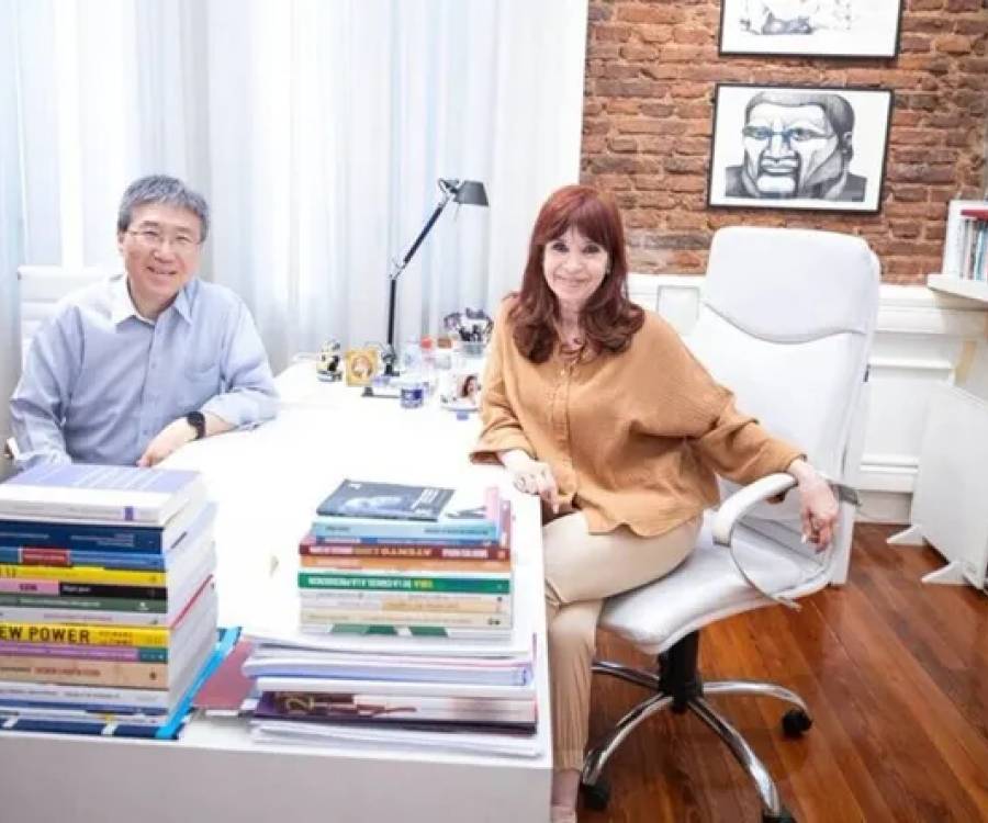 Cristina Kirchner se reunió con el economista surcoreano que anticipó que el plan de dolarización de Milei era 