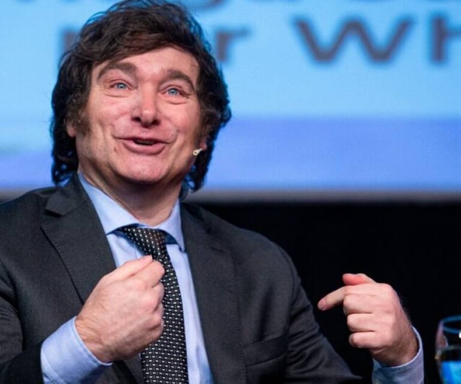 El show del aumento: Milei pone la firma pero la culpa la tiene Cristina