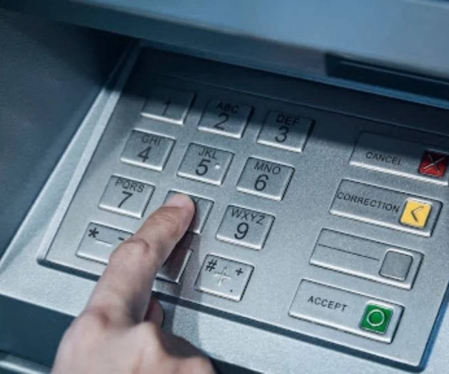 Bancos: cuánto costará extraer dinero de un cajero automático desde mayo