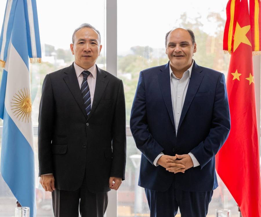 Gustavo recibió a embajador de China en Argentina 