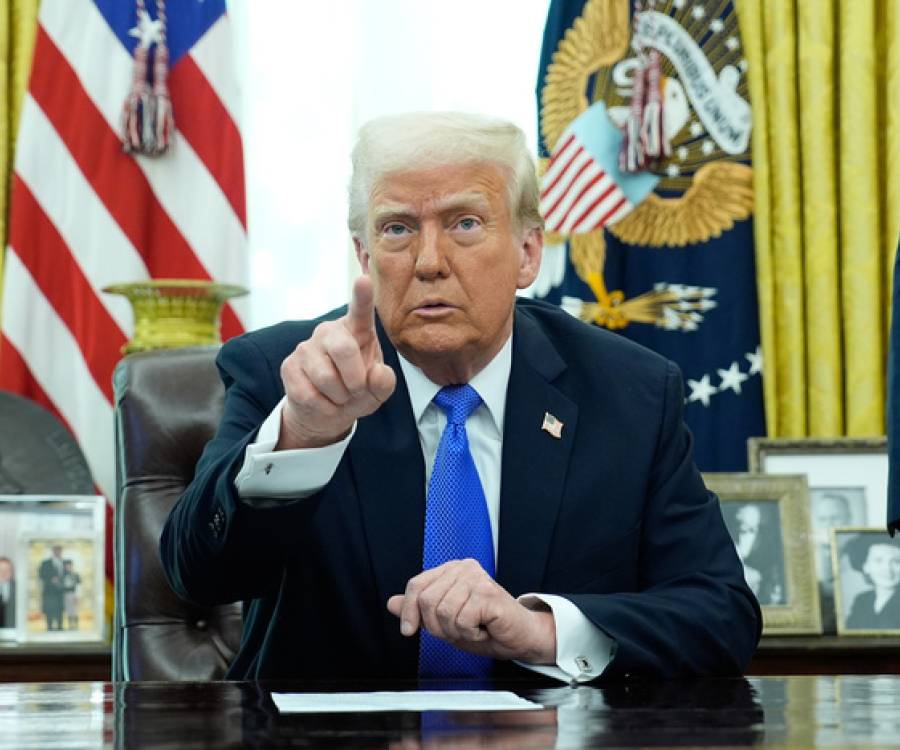 Trump amenaza a Putin con aranceles al petróleo si no avanza con el fin de la guerra