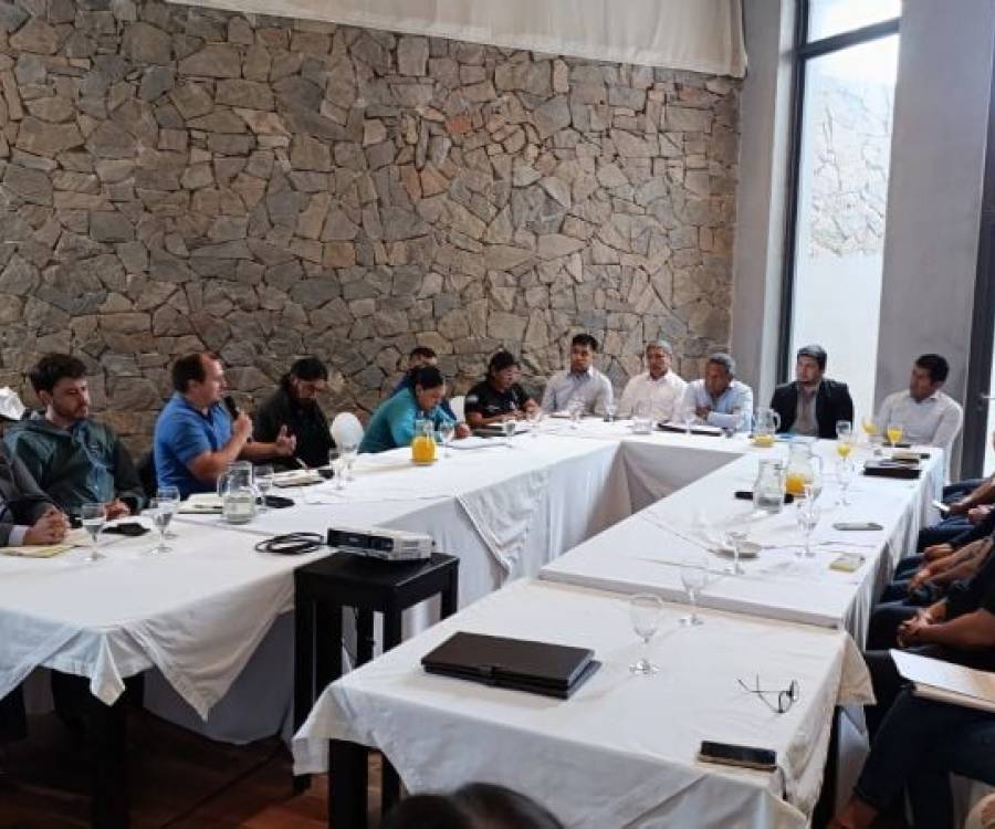Reunión entre el intendente Mario Cusipuma, empresas mineras y proveedores mineros antofagasteños