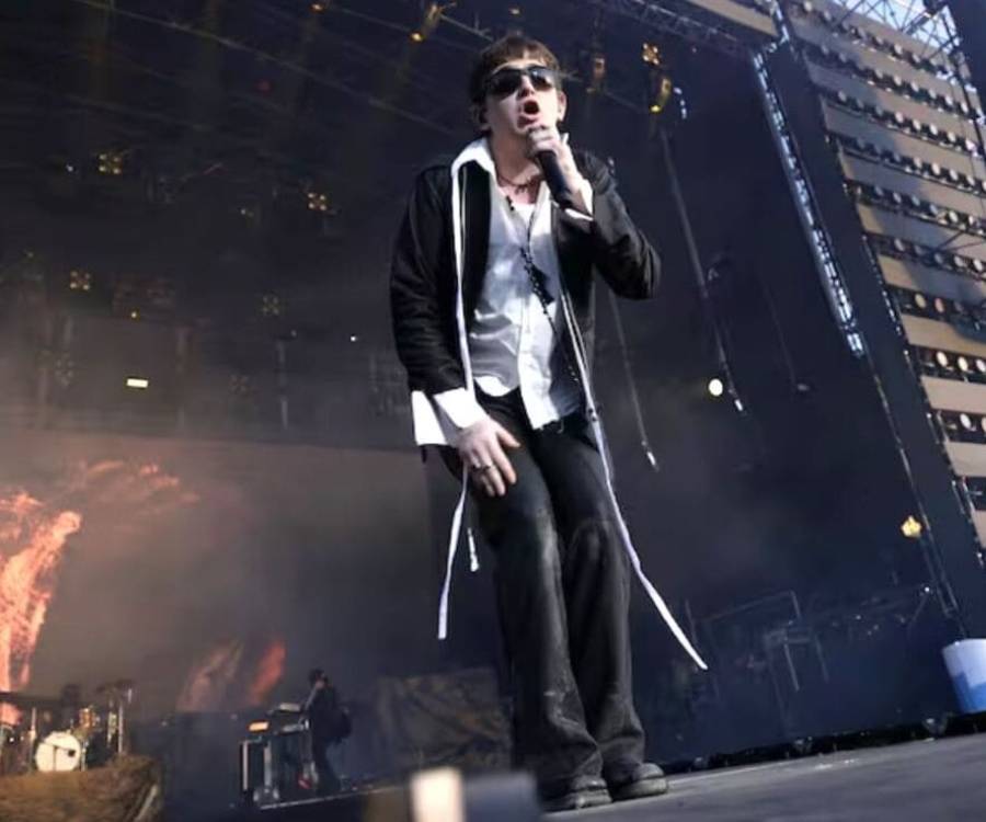 Dillom desató la polémica en el Quilmes Rock con un mensaje directo a Milei