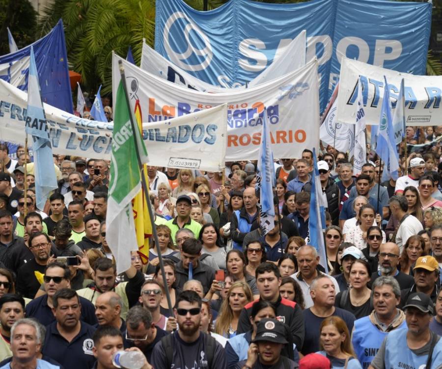 El tercer paro contra Javier Milei se sintió fuerte en todo el país: calles desiertas, cortes y ollas populares