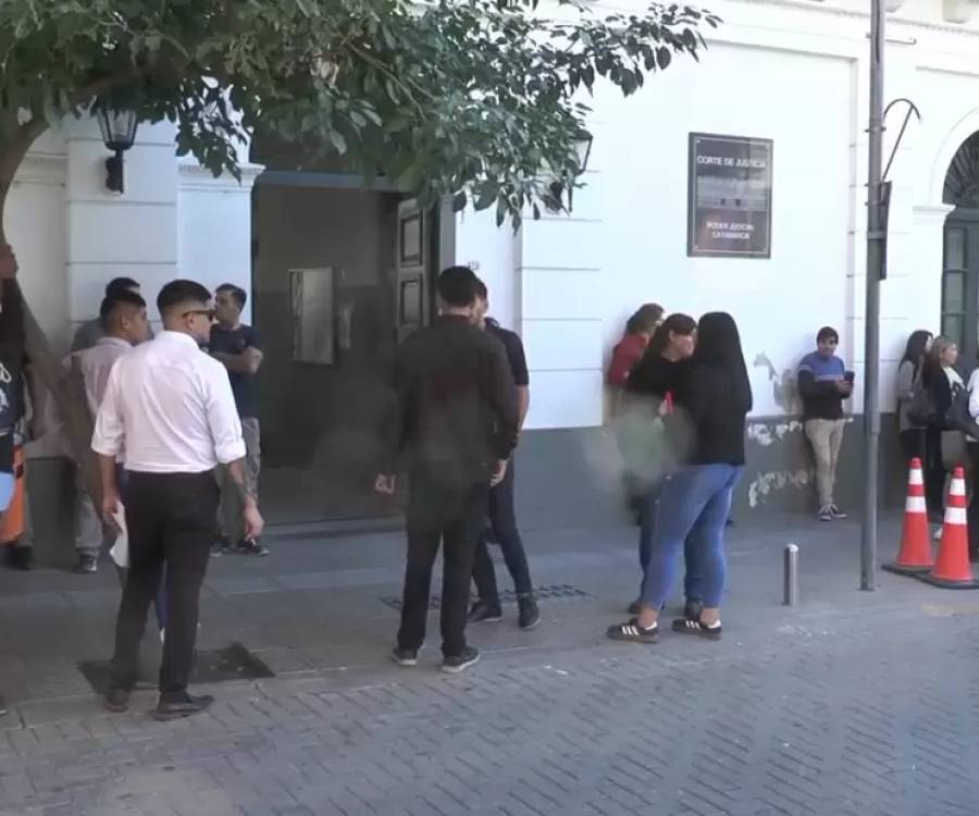Judiciales vuelven a manifestarse en reclamo de mejoras salariales