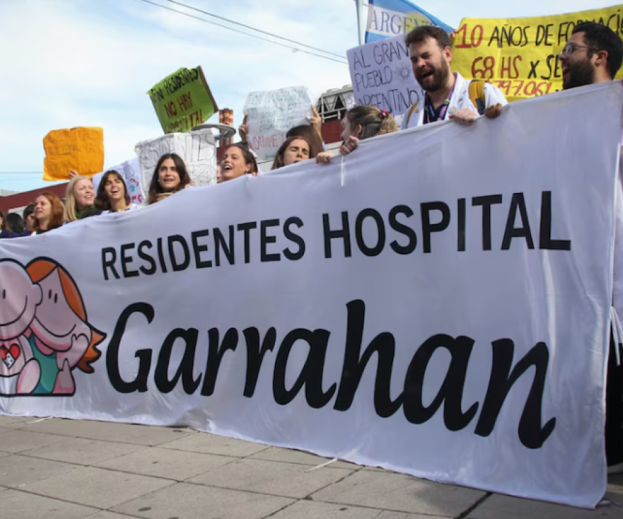 Se agrava el conflicto en el Garrahan: los residentes rechazaron la propuesta salarial del Gobierno y seguirán con el paro