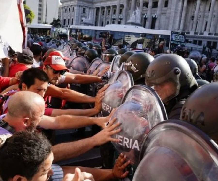 Nuevos disturbios en las adyacencias del Congreso de la Nación