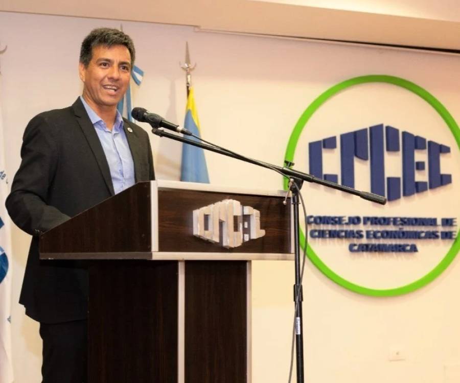 Licuación de salarios, superávit, estanflación: “estas políticas económicas ya han sido usadas y nos ha ido muy mal”