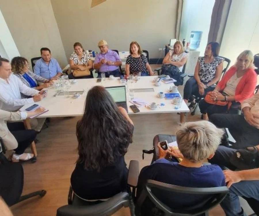 Los gremios docentes fueron convocados para discutir lo salarial