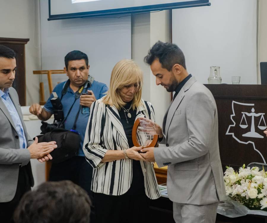 Emotivo homenaje a Juan Carlos Reynaga en el Colegio de Abogados y Abogadas