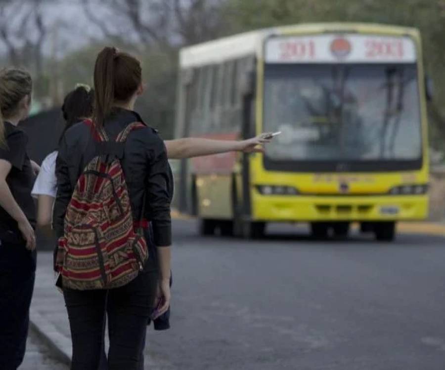 Paro de colectivos con acatamiento dispar en Catamarca