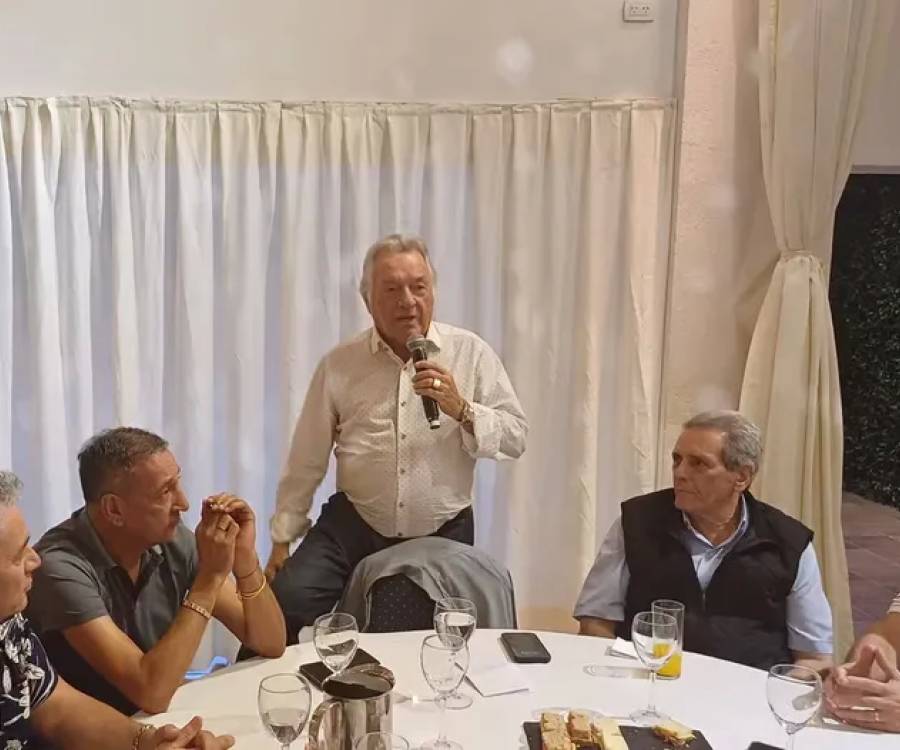 Barrionuevo presiona por un nuevo paro y pide la renuncia de Daer