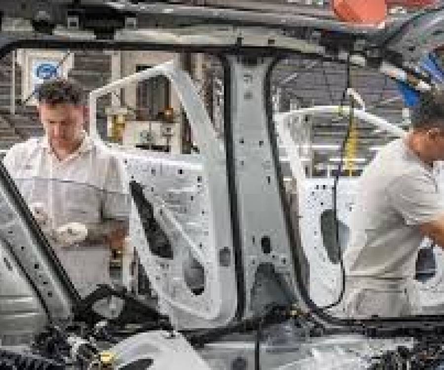 La empresa que fabrica Fiat, Peugeot, Citroën y Ram frenó la producción en su planta de El Palomar hasta marzo